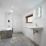 New 2 Bedroom At Waterhead Range By Letmestay *