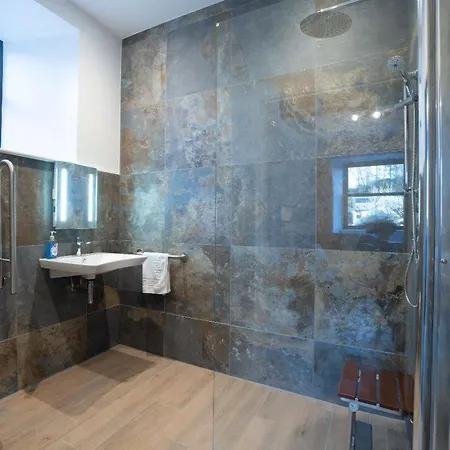 Dom wakacyjny New 2 Bedroom At Waterhead Range By Letmestay