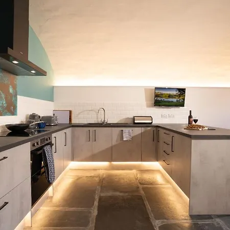 New 2 Bedroom At Waterhead Range By Letmestay Dom wakacyjny