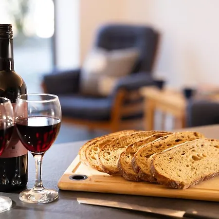 New 2 Bedroom At Waterhead Range By Letmestay *