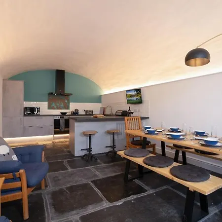 New 2 Bedroom At Waterhead Range By Letmestay Dom wakacyjny *