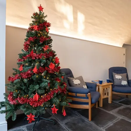 New 2 Bedroom At Waterhead Range By Letmestay *